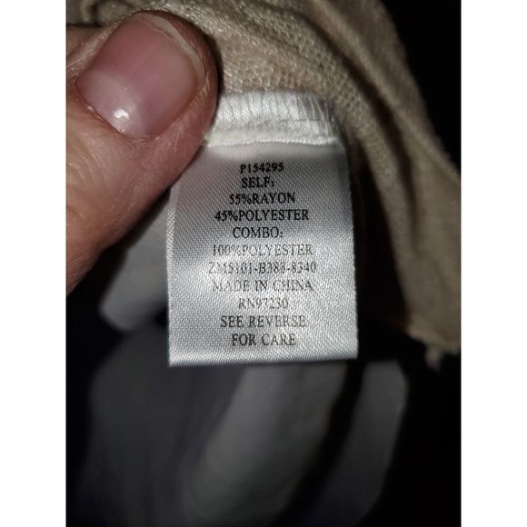 Almost Famous Junior's Pullover Tunic Top Beaded Shoulders Size XL - Picture 8 of 12